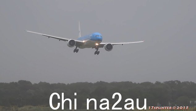 波音 777 正在接近荷兰阿姆斯特丹的跑道