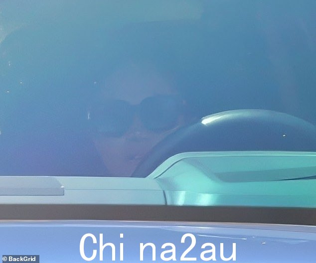 原本说这个周末她会和他一起参加不败运动会,但她的名字被从日程中删除了