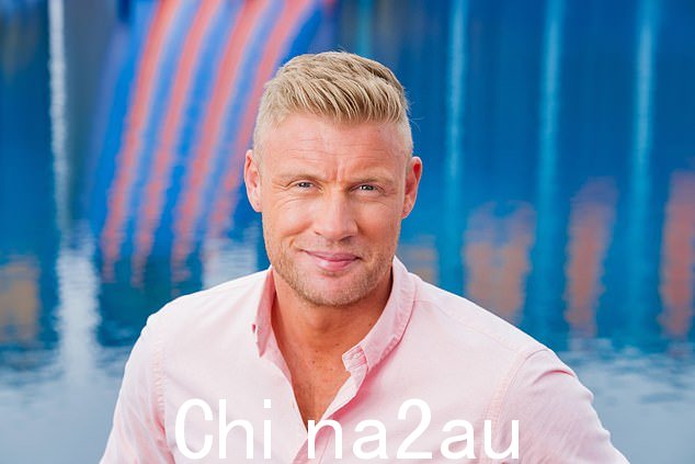 弗林托夫于 2017 年作为 ITV 游戏节目 Cannonball 的主持人拍摄,该节目在马耳他设有水上障碍训练场