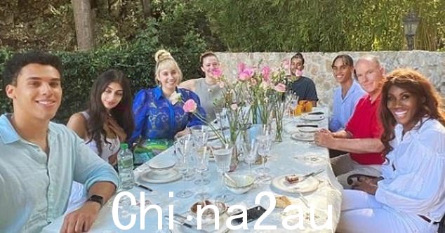 上个月,阿尔伯特亲王在他的前情妇妮可·科斯特旁边摆姿势,他们在外面共进晚餐,庆祝儿子亚历山大的 20 岁生日。贾兹敏·格里马尔迪 (Jazmin Grimaldi) 也加入了他们的行列,他是阿尔伯特的另一个私生子