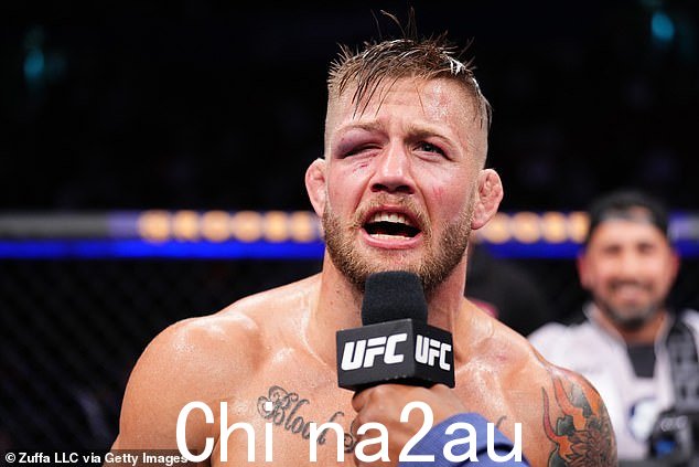查尔斯·拉特克 (Charles Radtke) 在悉尼曲多斯班克竞技场 (Qudos Bank Arena) 录制自己的首场胜利后,对观众进行口头攻击,成为悉尼的头号公敌