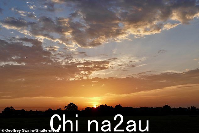 今天早上太阳在牛津郡邓斯登升起,这将是又一个 30 摄氏度的日子