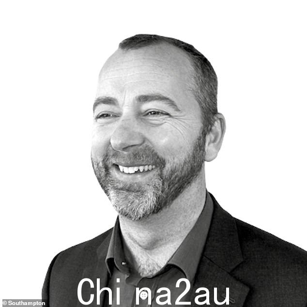 南安普顿市议会首席执行官迈克·哈里斯 (Mike Harris) 获得高达 191,063 英镑的收入,尽管政府也面临着金融危机的压力