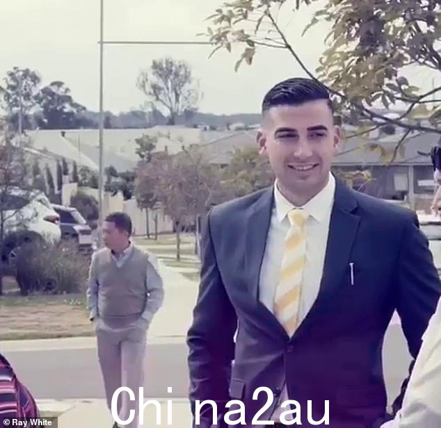 Lababidi 先生(如图)在支付 10,000 美元保证金后,在 Campbelltown 地方法院获得有条件保释
