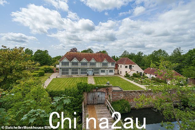 Led Zeppelin 经理的一级上市 Horselunges 庄园(如图)已挂牌出售,售价 450 万英镑