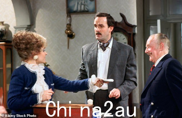 TIMOTHY WEST:我爱上了 Miss Prunella Scales(在 Fawlty Towers 拍摄),我不在乎谁知道