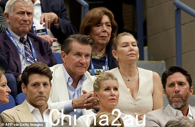 Shark Tank 节目中的克罗地亚裔加拿大商人 Robert Herjavec 也在看台上