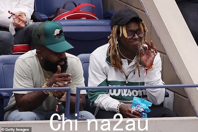 美国说唱歌手 Lil Wayne 在与朋友观看周日比赛时吃了一袋 Nerds 糖果