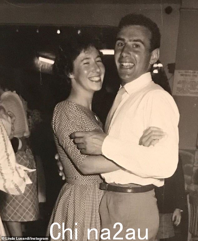 甜蜜:这些照片以 Linda 的母亲和父亲为主角