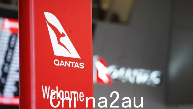 澳洲航空在跑道上燃烧燃油约一位顾客说,一小时后才告诉乘客他们必须再次等待强风过去。图片:NCA NewsWire / Luis Enrique Ascui