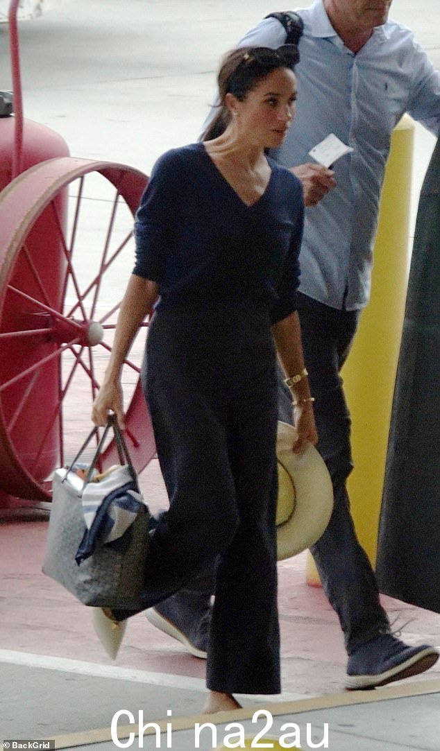 公爵夫人昨晚抵达洛杉矶国际机场后开始了为期六天的欧洲之旅