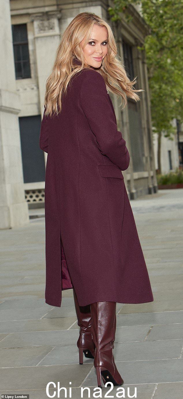 Amanda 的 Lipsy London 系列有 6 码至 18 码,价格从 34 英镑到 220 英镑不等,这位电视明星说她的使命是以实惠的价格创造永恒的作品