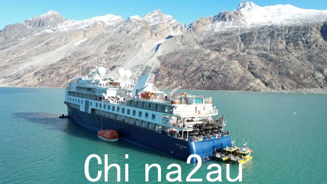 海洋探索者号停泊在阿尔卑峡湾国家公园。图片:空军/北极司令部