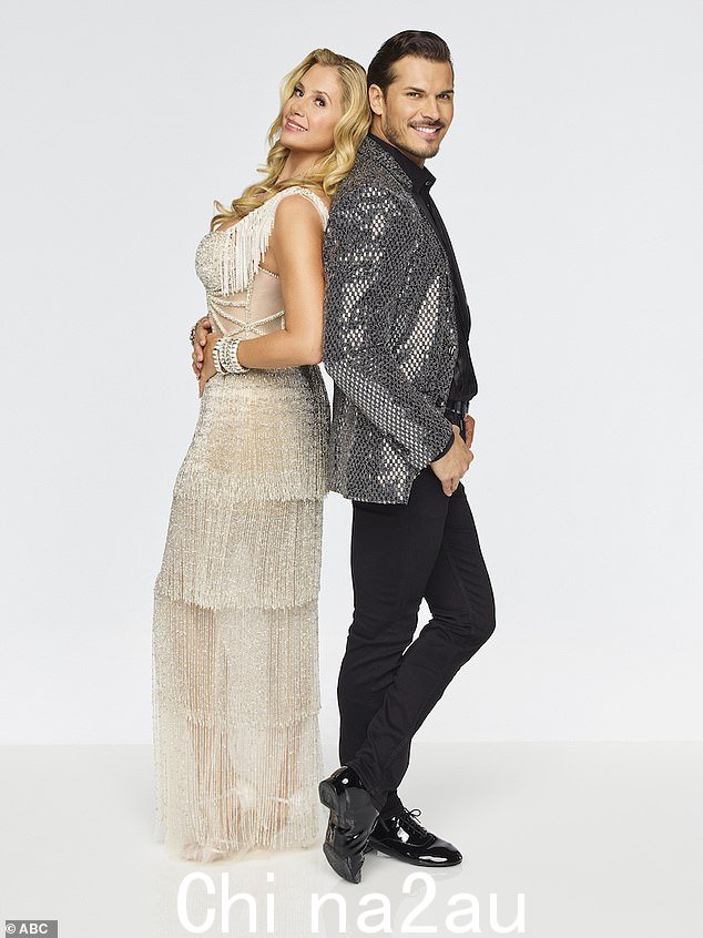 Mira Sorvino 与 Gleb Savchenko 搭档参加今年的与星共舞