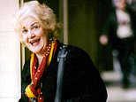 向 Bread 的 Nellie Boswell 致敬:BBC 情景喜剧主演的“才华横溢”Jean Boht 去世,享年 91 岁 - 就在她结婚 53 年的丈夫去世一个月后”/>向 Bread 的 Nellie 致敬博斯韦尔:BBC 情景喜剧主演的“才华横溢”让·博特 (Jean Boht) 去世,享年 91 岁 - 就在她结婚 53 年的丈夫去世一个月后<img loading=