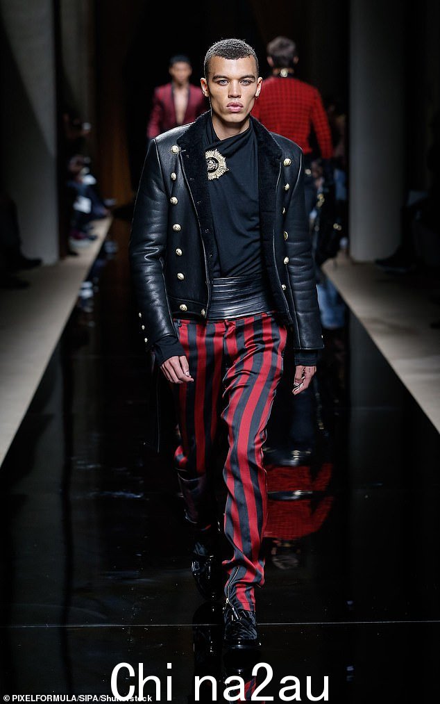 职业:达德利也是 ABA 次中量级拳击冠军和模特(2016 年 PFW 期间 Balmain 跑道上的照片)
