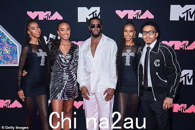 他所有的孩子:吹牛老爹的儿子 Justin Dior Combs,29 岁,也参加了支持活动,但没有出现在舞台上