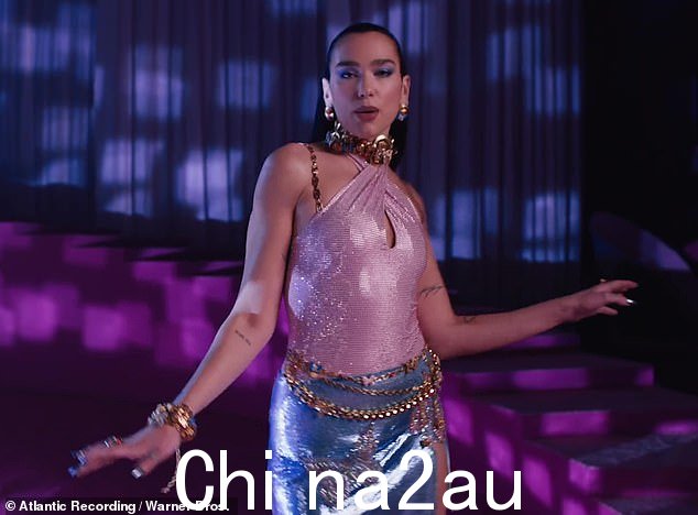 没有出现:获得最佳流行音乐提名的杜阿·利帕也没有出席,而包括阿黛尔、艾德·希兰和哈利·斯泰尔斯在内的英国同胞也没有露面