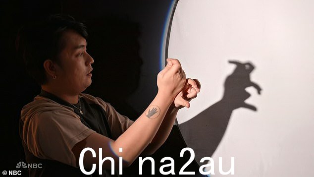 热门表演:Shadow Ace,在菲律宾长大,没有电,所以他以制作皮影自娱自乐,他的皮影舞让观众惊叹不已