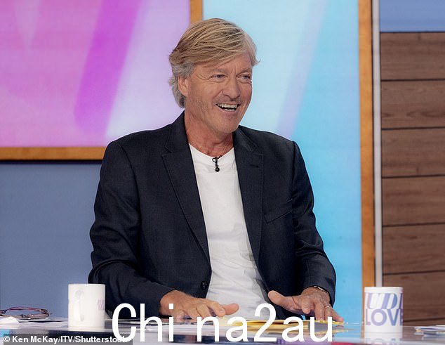 尴尬!在周四的《Loose Women & Men》特别节目中,理查德·马德利 (Richard Madeley) 在一场厚颜无耻的聊天中脸红了。