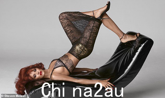 有利可图:相信身价数千美元,与 Dolce & Gabbana 的合作让这位出生于布里斯托尔的美女跻身时尚前沿