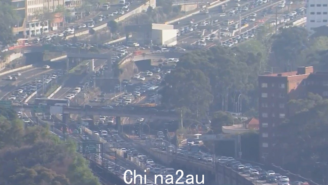 悉尼人以下交通混乱悉尼海港大桥发生多车相撞事故” fetchpriority=