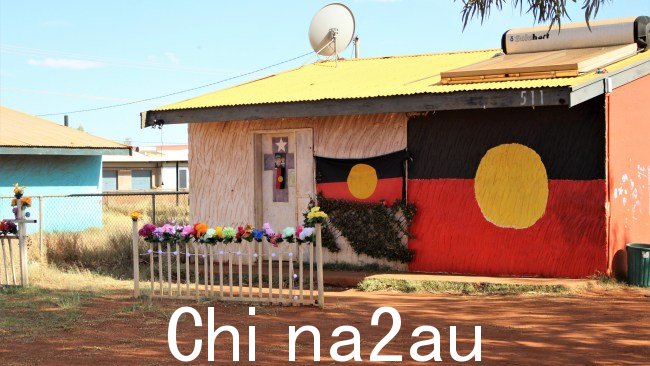 Yuendumu 的 511 号房屋,库曼贾伊·沃克 (Kumanjayi Walker) 被前警员扎克·罗尔夫 (Zach Rolfe) 枪杀。图片:Jason Walls