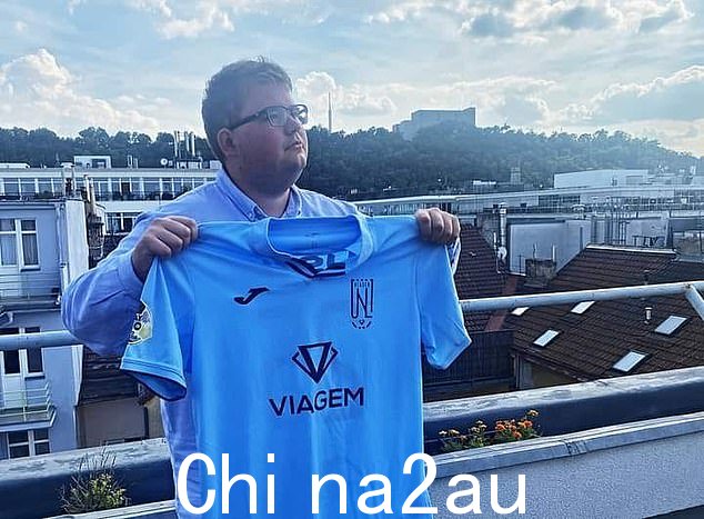 三线俱乐部 FK Usti nad Labem 签下了 22 岁的 Martin Podhajsky,他之前从未在球场上踢过球