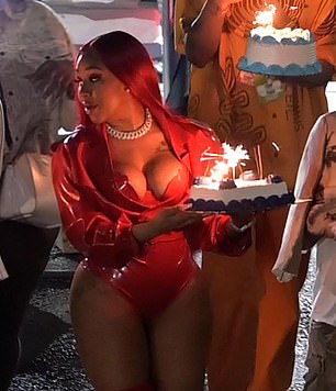 这位说唱歌手想要庆祝她的男朋友在 2023 年 MTV VMA 上获得殊荣