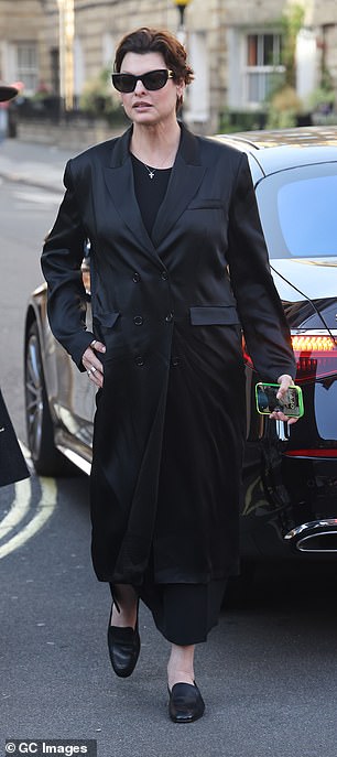 时尚:她与超模同胞 Linda Evangelista 一起参加了此次活动