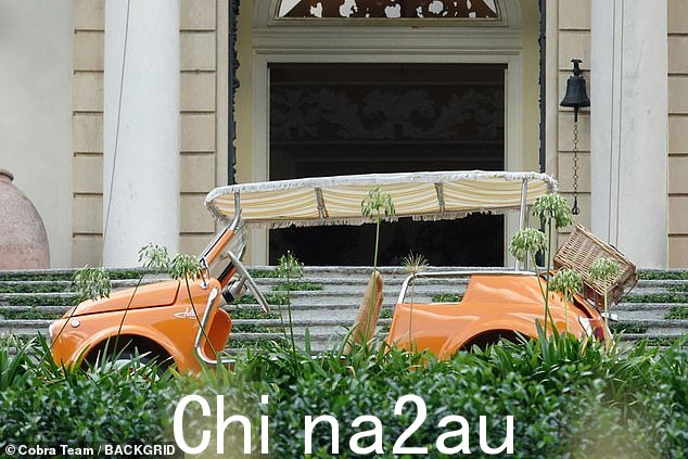 一定很好!酒店拥有七英亩的园景花园,配有橙色 Spiaggina 和一辆老式敞篷菲亚特 500,可载着客人在酒店周围游览