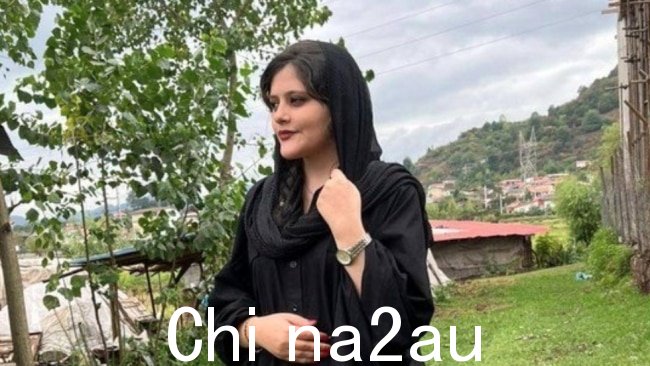 Mahsa Amini,22 岁,9 月 13 日被捕时,她正在从库尔德地区访问首都德黑兰由于她没有按照政府标准佩戴头巾,道德官员对她进行了处罚。图片:Twitter。