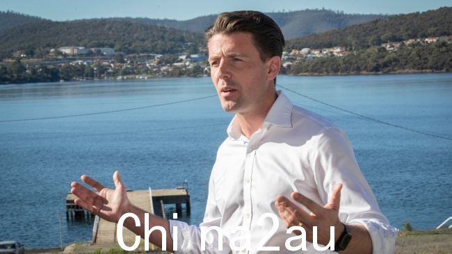 参议员乔纳森·杜尼亚姆 (Jonathan Duniam) 表示,联邦政府必须保证无论做出什么决定,该州的鲑鱼产业都不会受到经济影响。图片:Chris Kidd