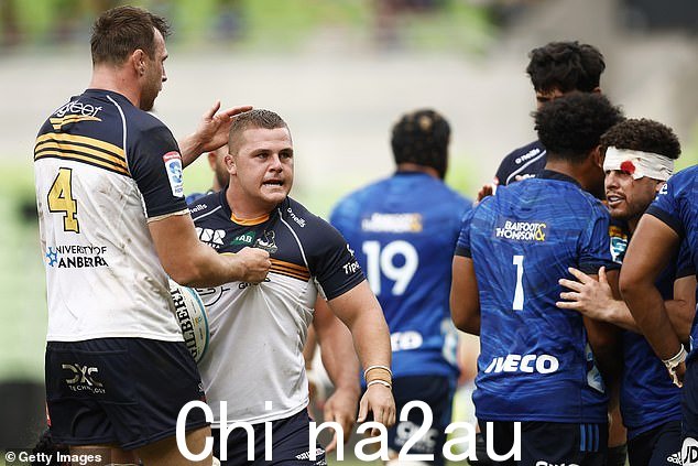 学校老师展示了他在超级橄榄球比赛中为 Brumbies 队比赛的镜头,但他们并没有留下深刻的印象