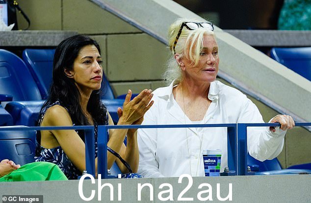 弗内斯于 9 月 5 日与胡玛·阿贝丁 (Huma Abedin) 一起出现在美国公开赛上