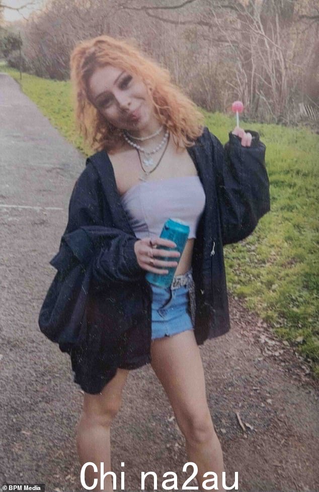 Hollie Stokes,17 岁(如图)在雷迪奇市中心的一家餐厅打零工后去世
