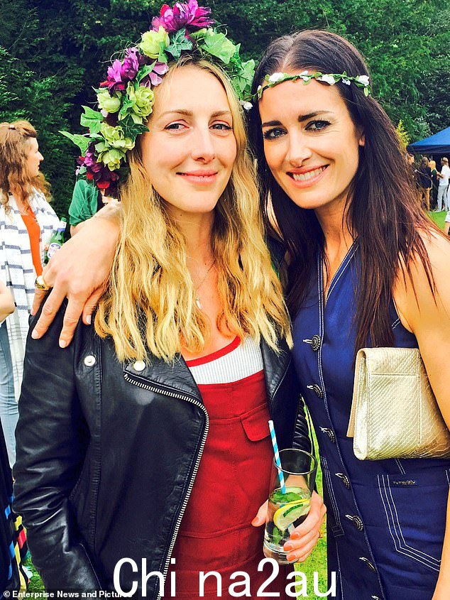 Laura Gallacher(左)和她的妹妹 Kirsty(右)。Kirsty 在 Instagram 上发布了该视频以及支持她姐姐的爱心表情符号,然后将其删除