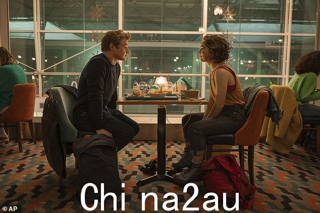 浪漫:这部美国浪漫喜剧由 32 岁的前伦敦东区演员本·哈迪 (Ben Hardy) 主演,讲述了一对夫妇在从纽约飞往伦敦的航班上相遇,却在海关时失去联系,然后命运引导他们重归于好