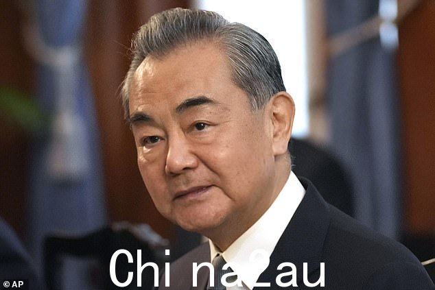 他被另一位职业外交官王毅取代(如图)