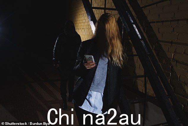 当时 20 多岁的女子声称布兰德在她身后五步远的地方一边走一边喊道:“我们就在这里操吧”(文件图片)