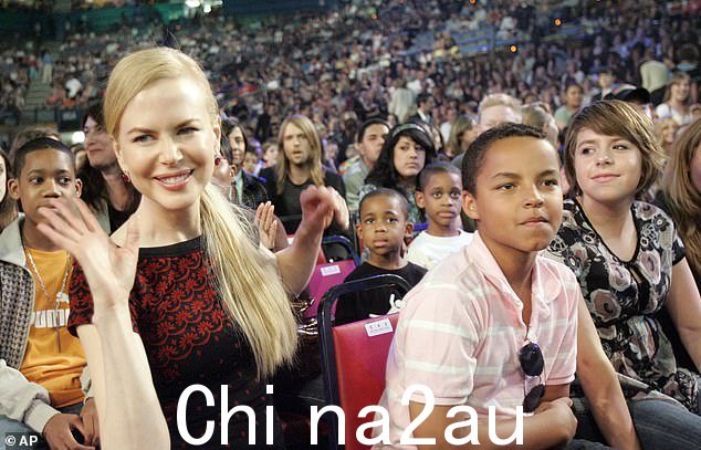 妮可与她两个最大的孩子在公共场合的最后一张照片是 2007 年 3 月在洛杉矶儿童选择奖上拍摄的