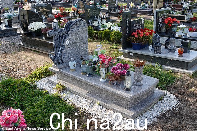 汉娜的纪念馆全年都被鲜花和纪念品覆盖,邻居们说
