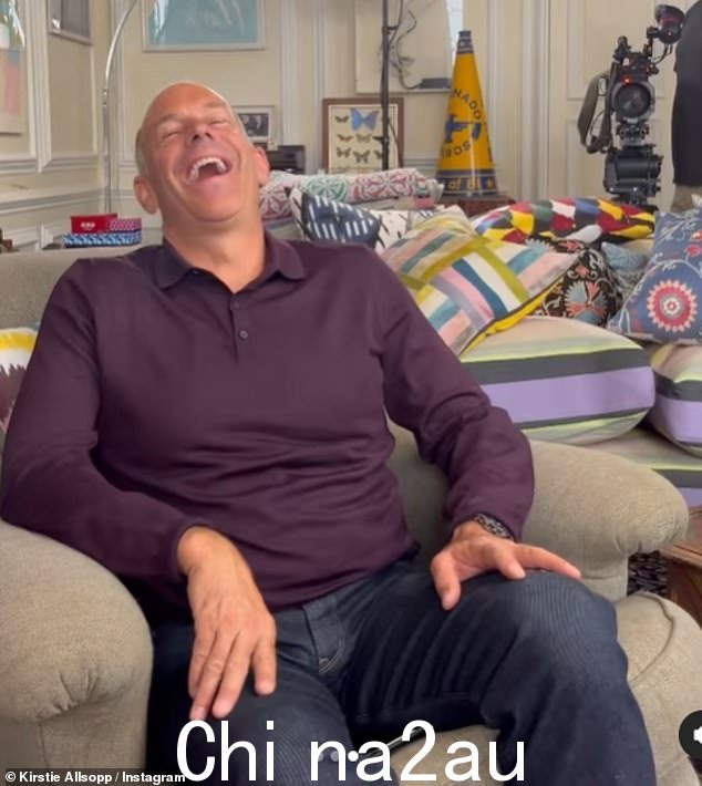 支持:周二,菲尔·斯宾塞 (Phil Spencer) 在深爱的父母不幸去世后返回工作岗位,与柯尔斯蒂·奥尔索普 (Kirstie Allsopp) 一起拍摄时,在片场大笑