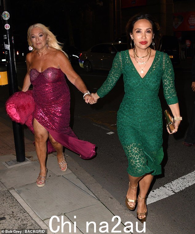 朋友们:瓦妮莎·费尔茨 (Vanessa Feltz) 和迈琳·克拉斯 (Myleene Klass) 周二从 Who Cares Wins 出发时吵闹地从 The Roundhouse 退出