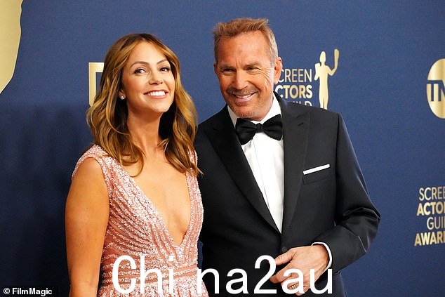 凯文·科斯特纳 (Kevin Costner) 和克里斯汀·鲍姆加特纳 (Christine Baumgartner) 的痛苦离婚已通过执行婚前协议得到解决,如果受到质疑,将面临巨额罚款