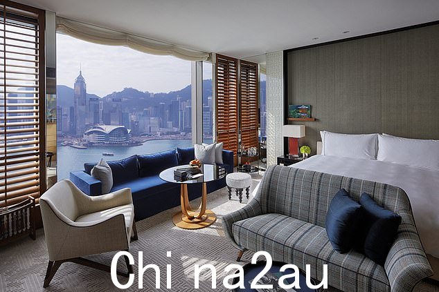 高耸的香港瑰丽酒店位居第二,位居香港维多利亚港艺术设计区,坐拥令人惊叹的海港景色