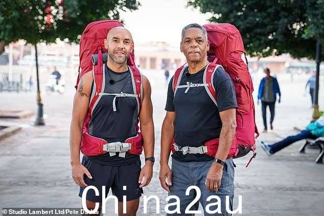明星云集:该系列由名人及其亲人主演,包括亚历克斯·贝雷斯福德和他的父亲诺埃尔(如图)