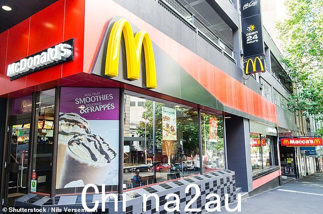 在墨尔本伯克街的麦当劳餐厅(如图),食客们面临着严峻的场景,里面的桌子上堆满了垃圾和食物残渣,一名前员工声称这种肮脏的场景很常见sight
