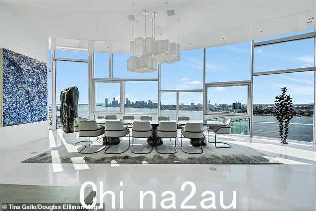 440 平方米的公寓位于一栋超别致的建筑内,拥有 57 个单元,并列入 Noble Black Real Estate
