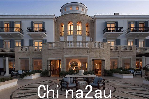 让庆祝活动结束埃金!随后是招待会,然后是在酒店娱乐区举办的深夜派对,活动于凌晨结束
